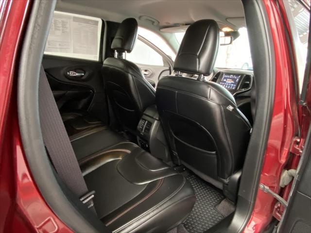 Photo of 2019 Velvet Red Pearlcoat Jeep Cherokee