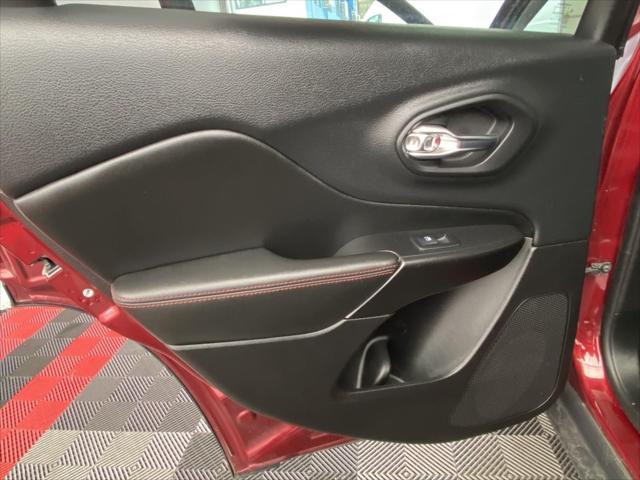Photo of 2019 Velvet Red Pearlcoat Jeep Cherokee