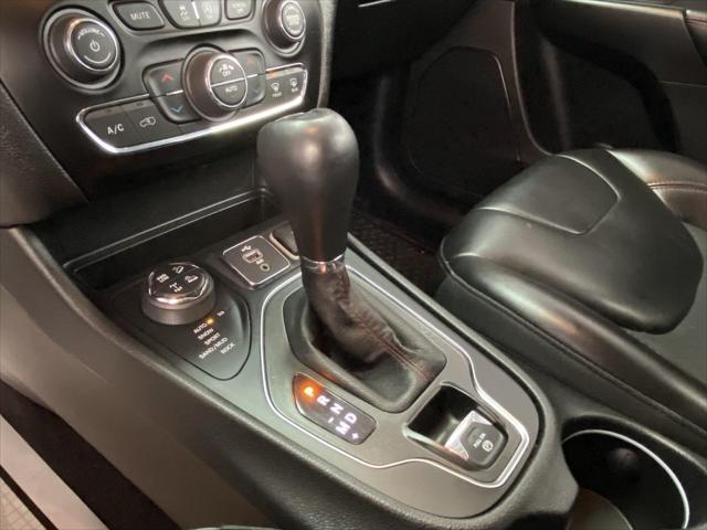 Photo of 2019 Velvet Red Pearlcoat Jeep Cherokee