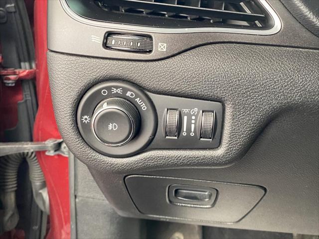 Photo of 2019 Velvet Red Pearlcoat Jeep Cherokee