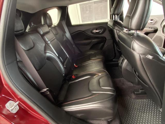 Photo of 2019 Velvet Red Pearlcoat Jeep Cherokee