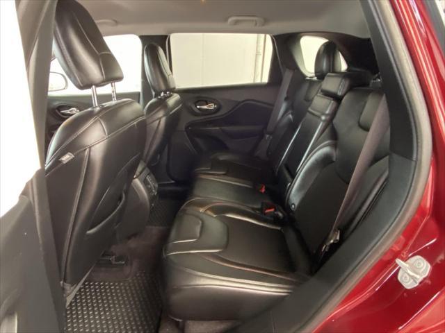 Photo of 2019 Velvet Red Pearlcoat Jeep Cherokee