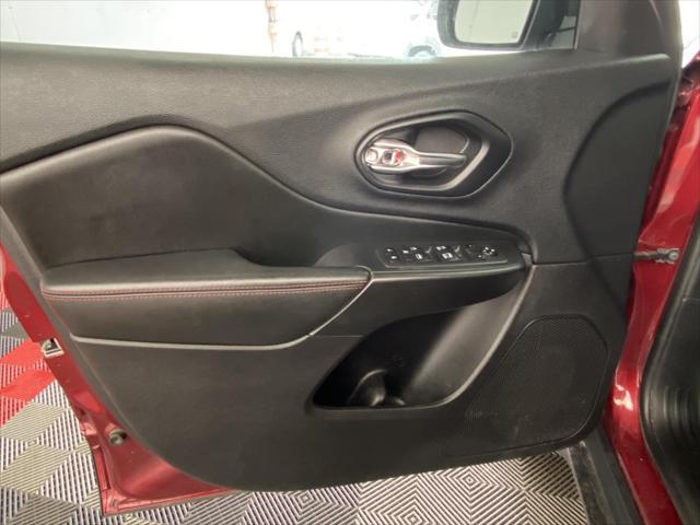 Photo of 2019 Velvet Red Pearlcoat Jeep Cherokee