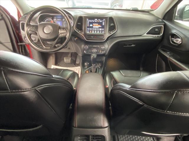 Photo of 2019 Velvet Red Pearlcoat Jeep Cherokee