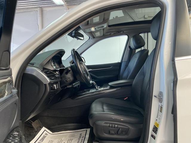 Photo of 2016 Mineral White Metallic BMW X5