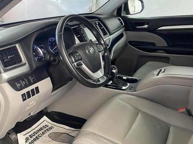 Photo of 2017 Predawn Gray Mica Toyota Highlander