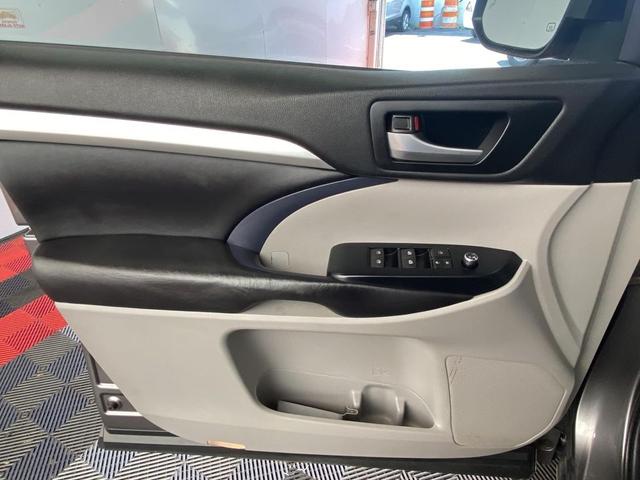 Photo of 2017 Predawn Gray Mica Toyota Highlander