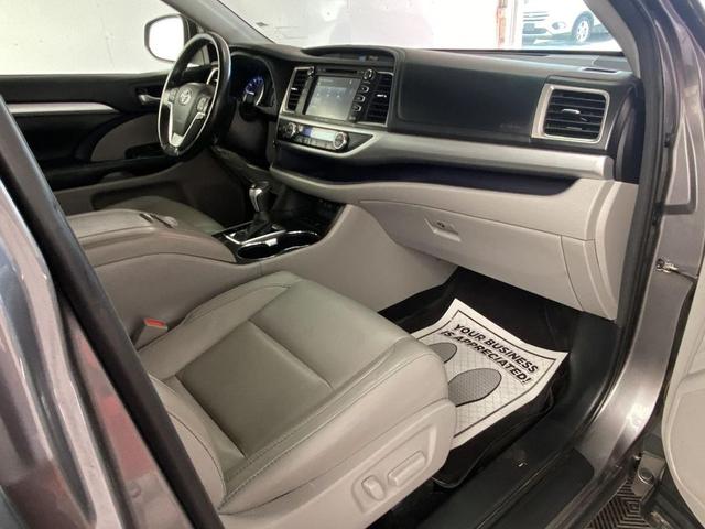Photo of 2017 Predawn Gray Mica Toyota Highlander