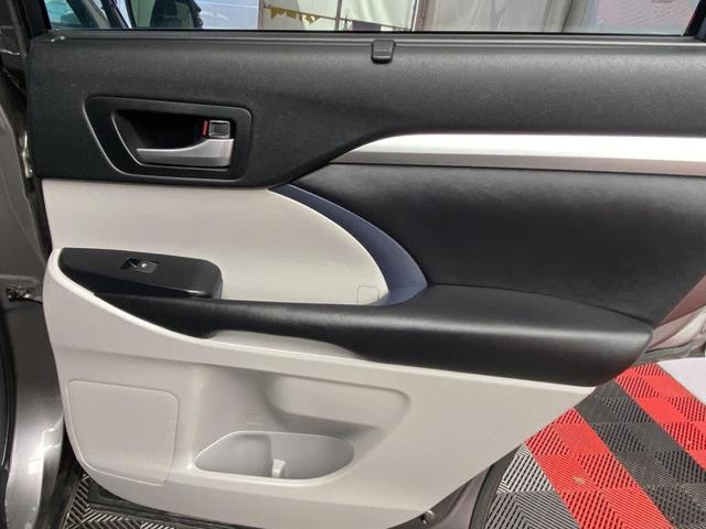 Photo of 2017 Predawn Gray Mica Toyota Highlander
