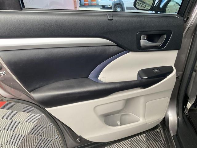 Photo of 2017 Predawn Gray Mica Toyota Highlander