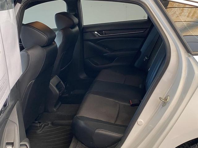 Photo of 2018 Platinum White Pearl Honda Accord