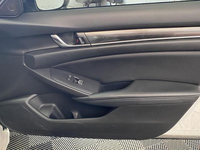 Photo of 2018 Platinum White Pearl Honda Accord
