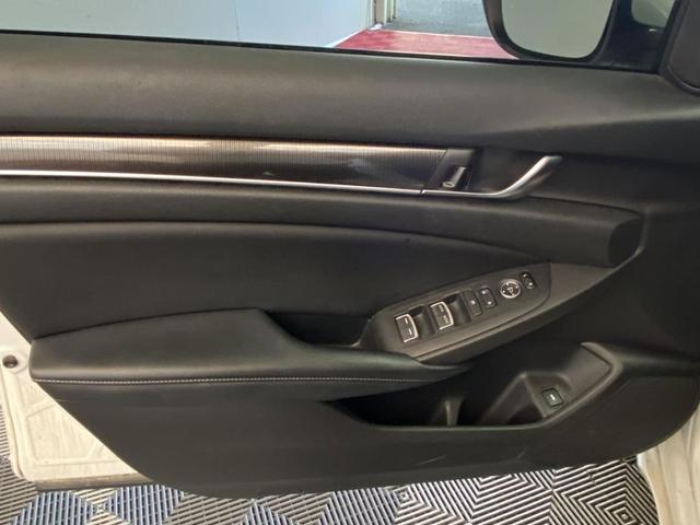 Photo of 2018 Platinum White Pearl Honda Accord