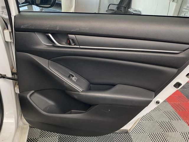 Photo of 2018 Platinum White Pearl Honda Accord