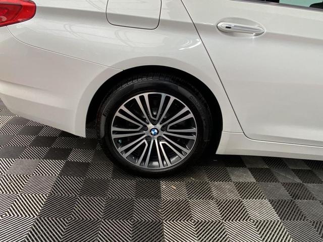Photo of 2018 Mineral White Metallic BMW 540