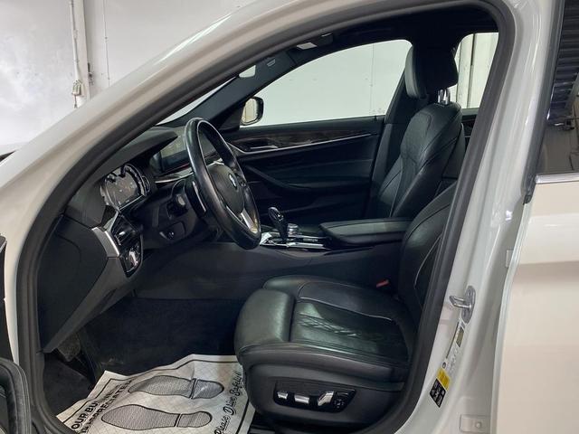 Photo of 2018 Mineral White Metallic BMW 540