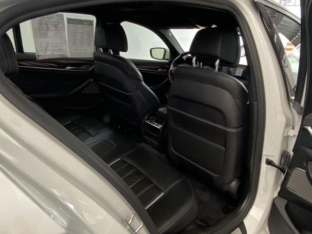 Photo of 2018 Mineral White Metallic BMW 540