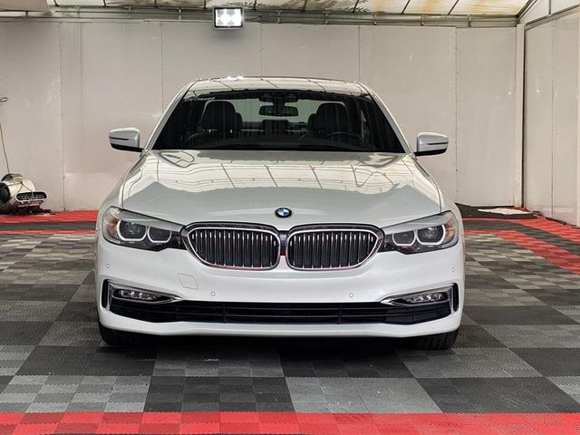Photo of 2018 Mineral White Metallic BMW 540