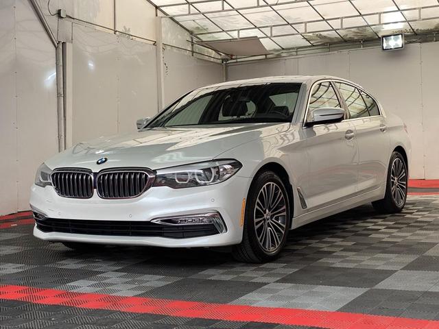 Photo of 2018 Mineral White Metallic BMW 540