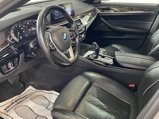 Photo of 2018 Mineral White Metallic BMW 540