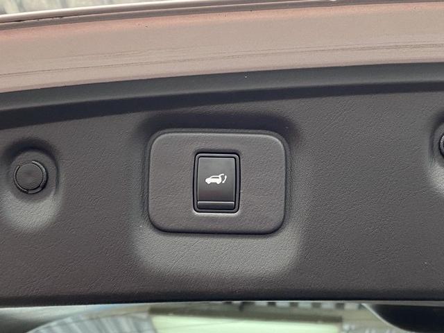 Photo of 2014 Liquid Platinum INFINITI QX60