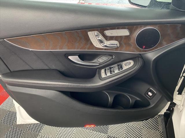 Photo of 2019 Polar White Mercedes-Benz GLC 300