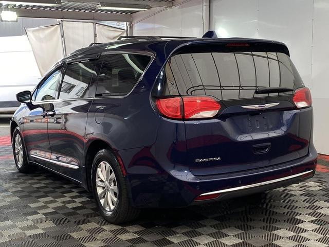 Photo of 2018 Jazz Blue Pearlcoat Chrysler Pacifica