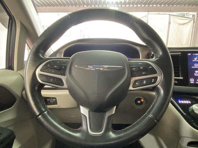 Photo of 2018 Jazz Blue Pearlcoat Chrysler Pacifica