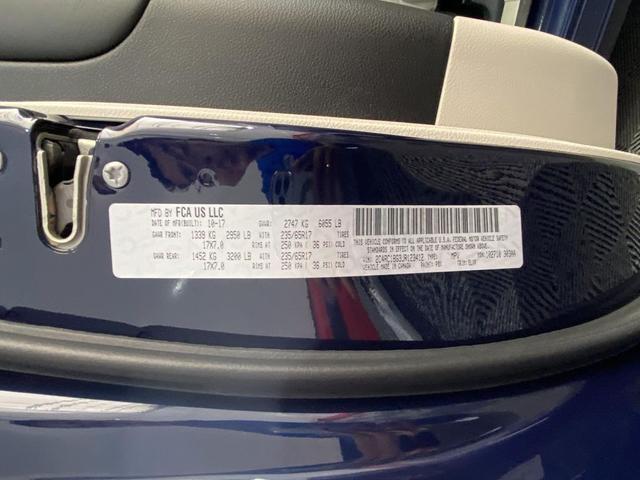 Photo of 2018 Jazz Blue Pearlcoat Chrysler Pacifica