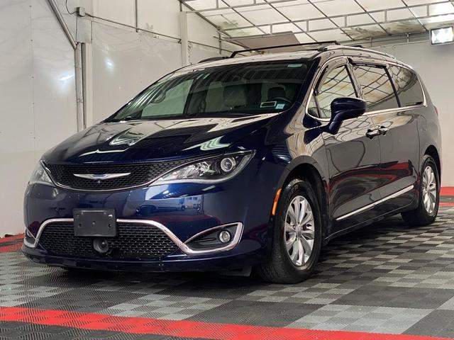 Photo of 2018 Jazz Blue Pearlcoat Chrysler Pacifica