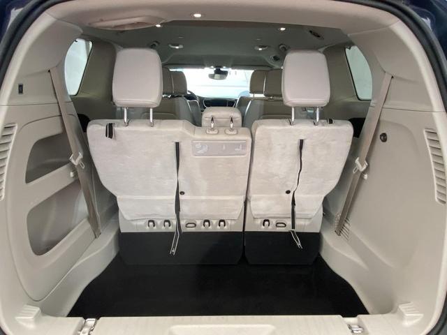 Photo of 2018 Jazz Blue Pearlcoat Chrysler Pacifica