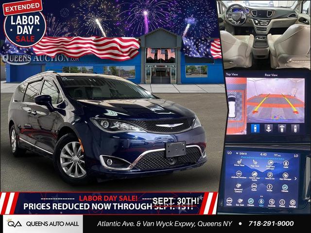 Photo of 2018 Jazz Blue Pearlcoat Chrysler Pacifica