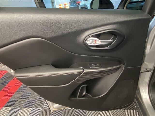 Photo of 2015 Billet Silver Metallic Clearcoat Jeep Cherokee