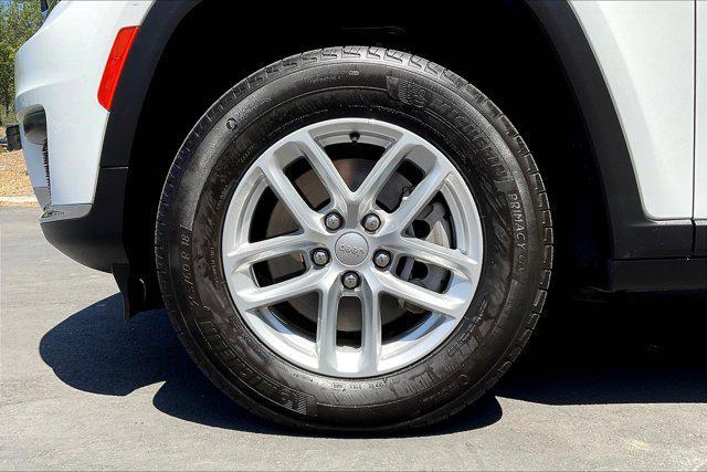 Photo of 2023 Bright White Clearcoat Jeep Grand Cherokee L