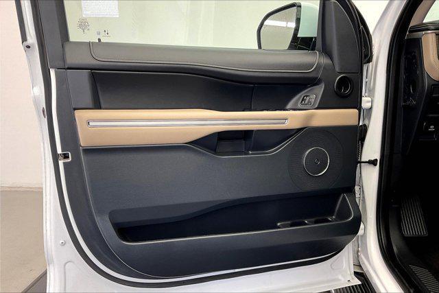 Photo of 2023 Oxford White Ford Expedition Max