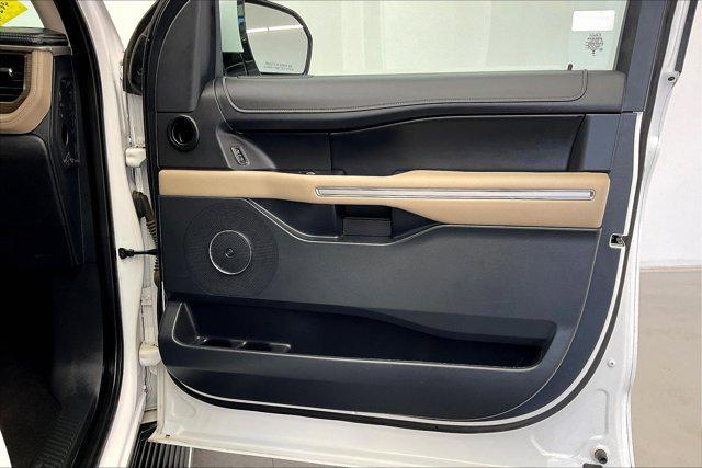 Photo of 2023 Oxford White Ford Expedition Max