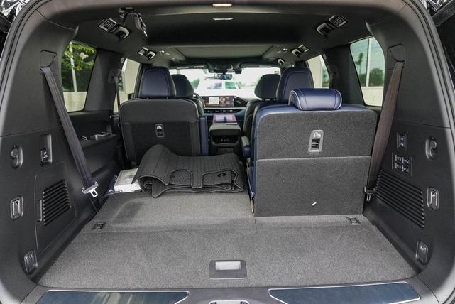 Photo of 2026 Diamond Black INFINITI QX80
