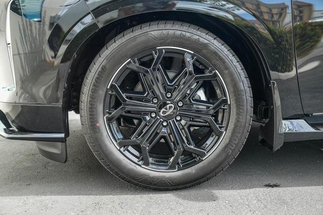 Photo of 2026 Diamond Black INFINITI QX80