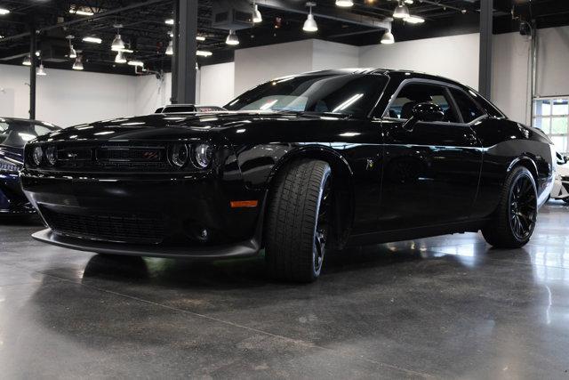 Photo of 2018 Pitch Black Clearcoat Dodge Challenger