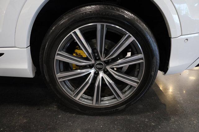 Photo of 2022 Glacier White Metallic Audi SQ8