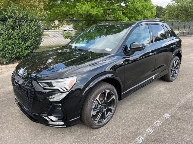 Photo of 2025 Mythos Black Metallic Audi Q3