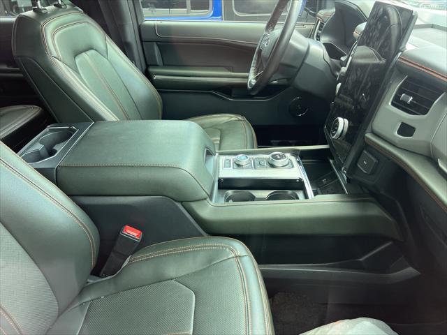 Photo of 2022 Star White Metallic Tri-Coat Ford Expedition