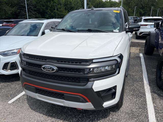 Photo of 2022 Star White Metallic Tri-Coat Ford Expedition