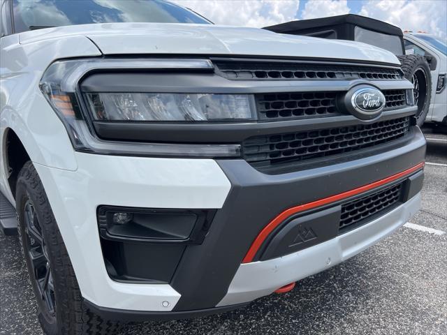 Photo of 2022 Star White Metallic Tri-Coat Ford Expedition