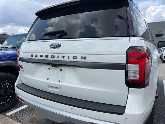 Photo of 2022 Star White Metallic Tri-Coat Ford Expedition