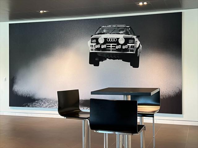 Photo of 2022 Star White Metallic Tri-Coat Ford Expedition