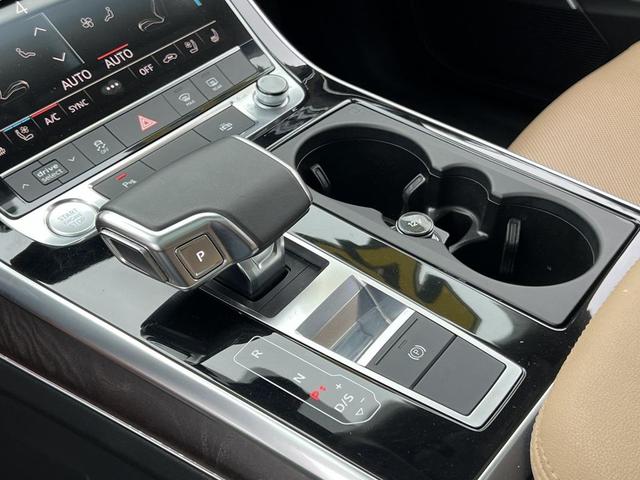 Photo of 2020 Glacier White Metallic Audi Q8