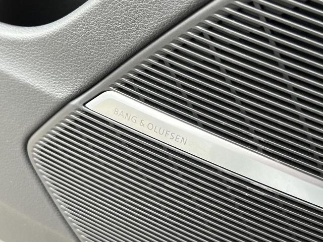 Photo of 2020 Glacier White Metallic Audi Q8