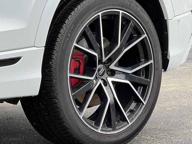 Photo of 2020 Glacier White Metallic Audi Q8
