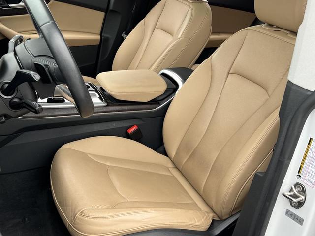 Photo of 2020 Glacier White Metallic Audi Q8